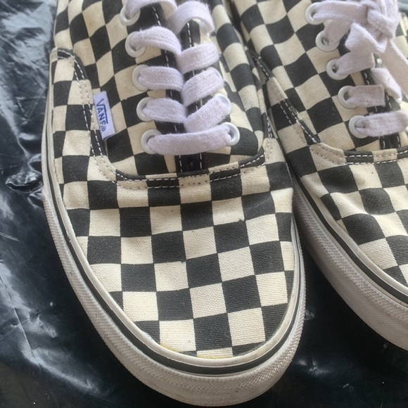 Vans - Picture 2 of 8